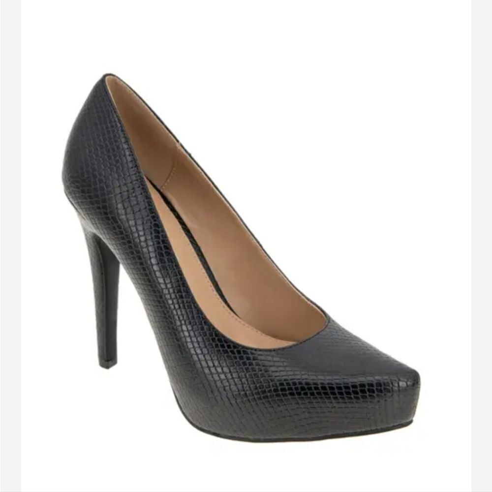 New BCBGeneration Penni Pump black lizard high heel stiletto BCBG size 6.5